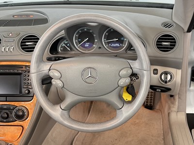 Lot 2003 Mercedes-Benz SL500