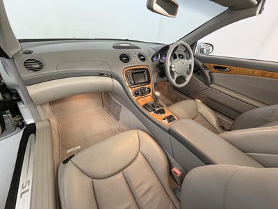 Lot 2003 Mercedes-Benz SL500