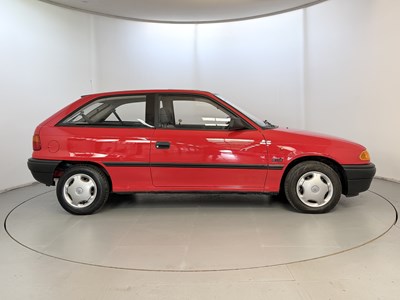 Lot 1993 Vauxhall Astra