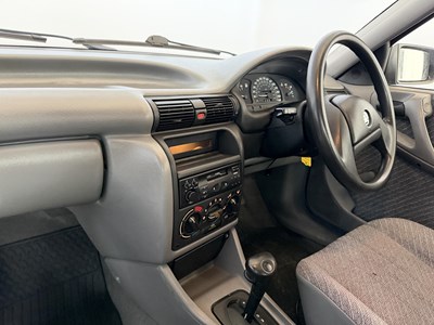 Lot 1993 Vauxhall Astra