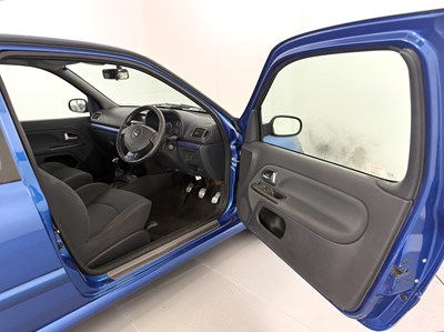 Lot 2002 Renault Clio 172 Cup
