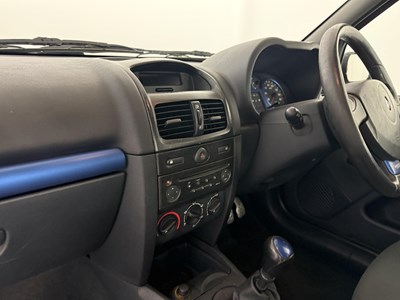 Lot 2002 Renault Clio 172 Cup