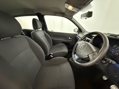 Lot 2002 Renault Clio 172 Cup