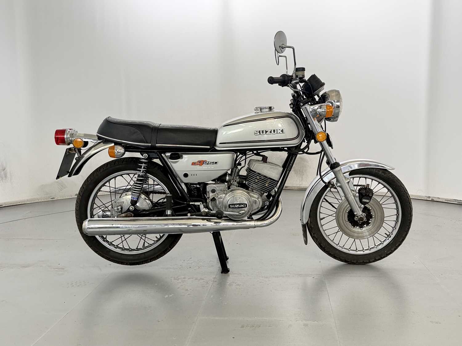 Lot 141 - 1977 Suzuki GT250
