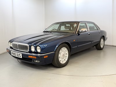 Lot 42 - 1998 Daimler Double Six