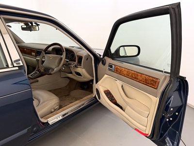 Lot 42 - 1998 Daimler Double Six