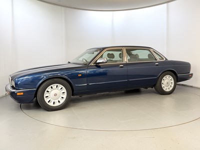 Lot 42 - 1998 Daimler Double Six