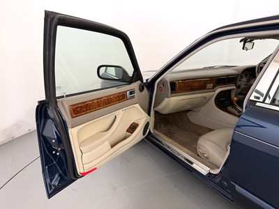 Lot 42 - 1998 Daimler Double Six