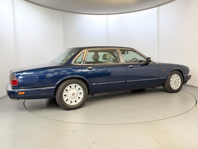 Lot 42 - 1998 Daimler Double Six
