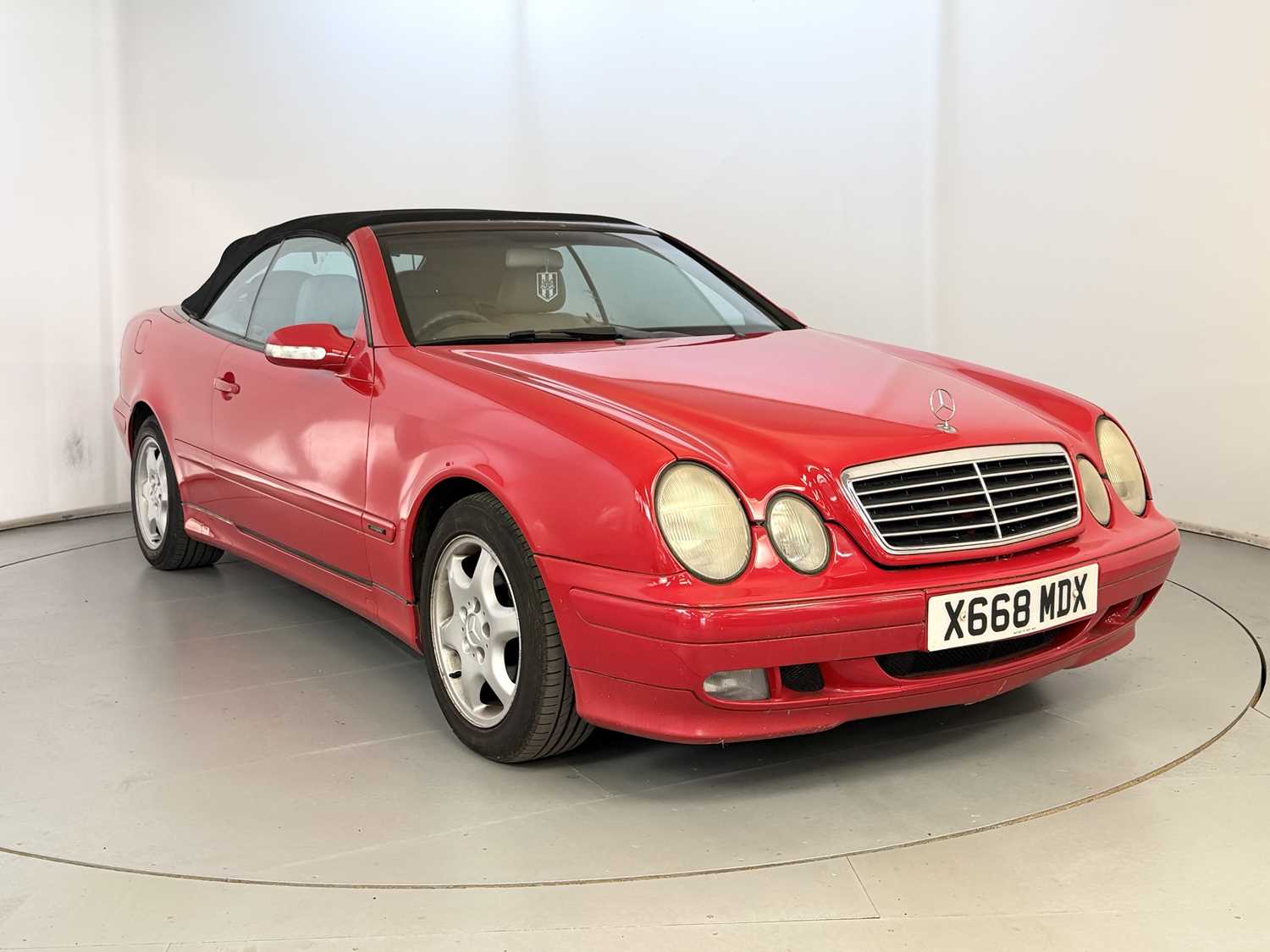 Lot 186 - 2000 Mercedes-Benz CLK320