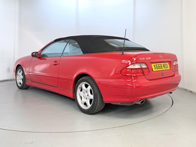 Lot 186 - 2000 Mercedes-Benz CLK320