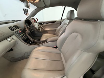 Lot 186 - 2000 Mercedes-Benz CLK320