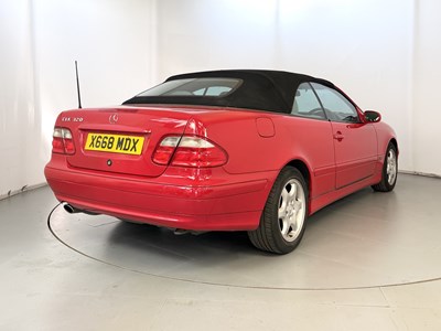 Lot 186 - 2000 Mercedes-Benz CLK320
