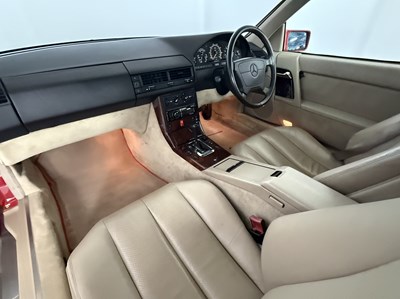 Lot 1992 Mercedes-Benz 500SL