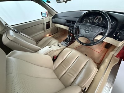 Lot 1992 Mercedes-Benz 500SL
