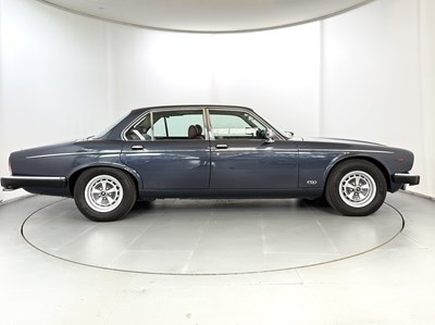 Lot 35 - 1990 Daimler Double-Six