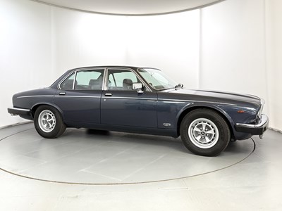 Lot 35 - 1990 Daimler Double-Six