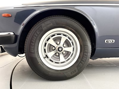 Lot 35 - 1990 Daimler Double-Six