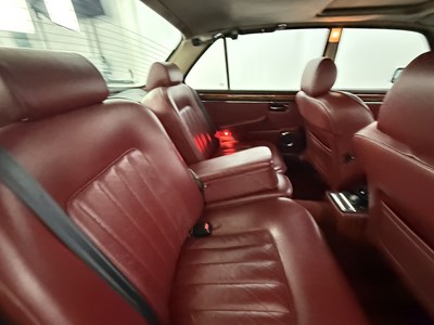 Lot 35 - 1990 Daimler Double-Six