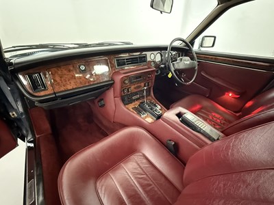 Lot 35 - 1990 Daimler Double-Six