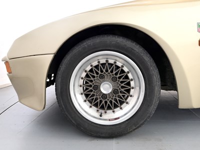 Lot 34 - 1983 Porsche 924