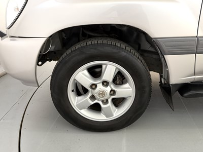 Lot 2004 Toyota Land Cruiser Amazon