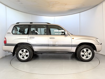 Lot 2004 Toyota Land Cruiser Amazon