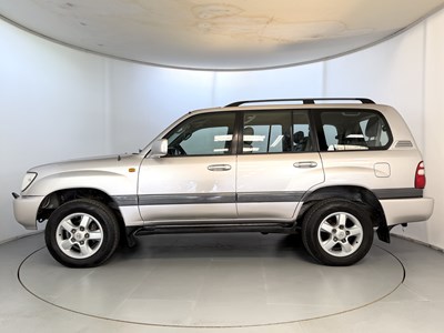 Lot 2004 Toyota Land Cruiser Amazon