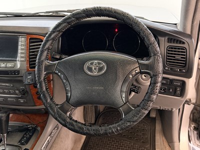 Lot 2004 Toyota Land Cruiser Amazon