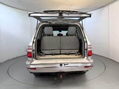 Lot 2004 Toyota Land Cruiser Amazon