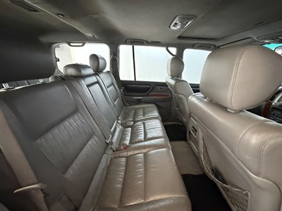 Lot 2004 Toyota Land Cruiser Amazon