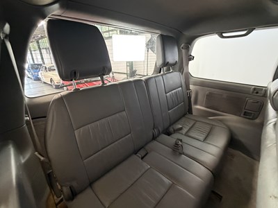 Lot 2004 Toyota Land Cruiser Amazon