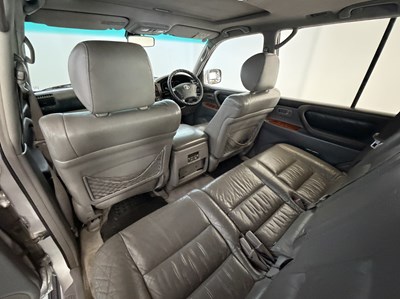 Lot 2004 Toyota Land Cruiser Amazon