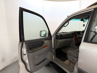 Lot 2004 Toyota Land Cruiser Amazon