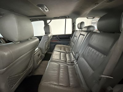 Lot 2004 Toyota Land Cruiser Amazon