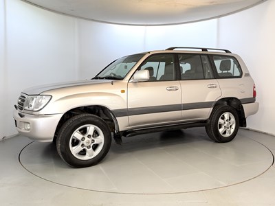 Lot 2004 Toyota Land Cruiser Amazon