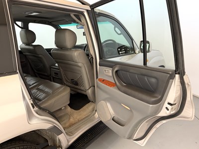 Lot 2004 Toyota Land Cruiser Amazon