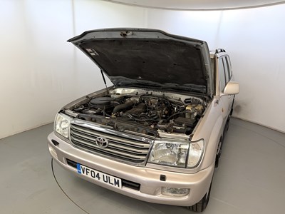 Lot 2004 Toyota Land Cruiser Amazon