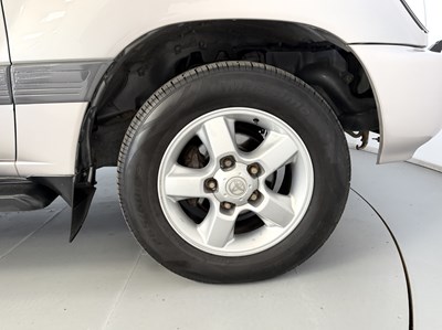 Lot 2004 Toyota Land Cruiser Amazon