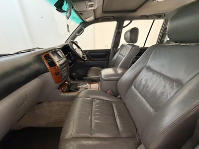 Lot 2004 Toyota Land Cruiser Amazon