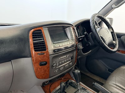 Lot 2004 Toyota Land Cruiser Amazon