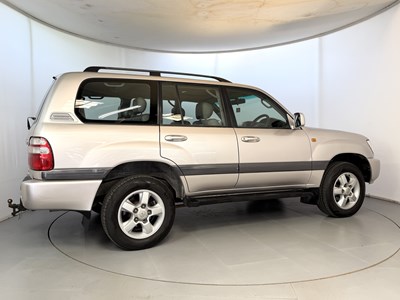Lot 2004 Toyota Land Cruiser Amazon