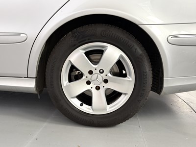 Lot 95 - 2003 Mercedes-Benz E320
