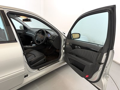 Lot 95 - 2003 Mercedes-Benz E320