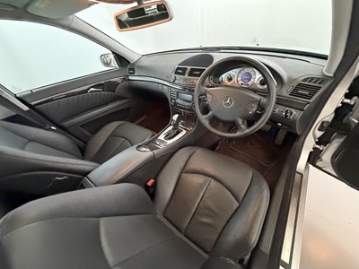 Lot 95 - 2003 Mercedes-Benz E320