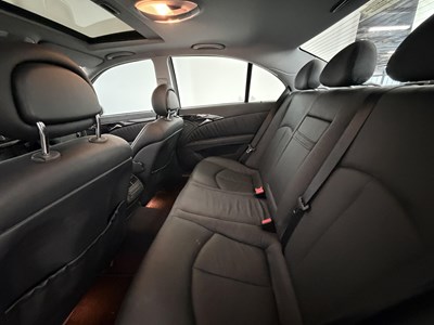 Lot 95 - 2003 Mercedes-Benz E320