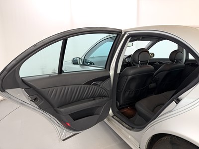 Lot 95 - 2003 Mercedes-Benz E320