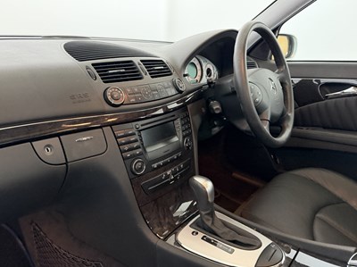 Lot 95 - 2003 Mercedes-Benz E320