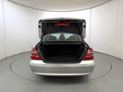 Lot 95 - 2003 Mercedes-Benz E320