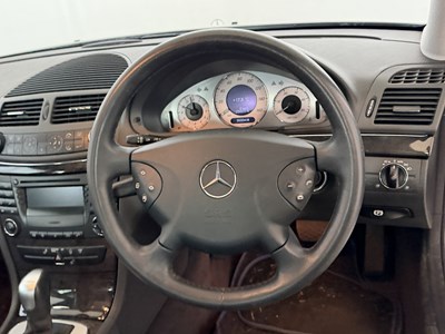 Lot 95 - 2003 Mercedes-Benz E320